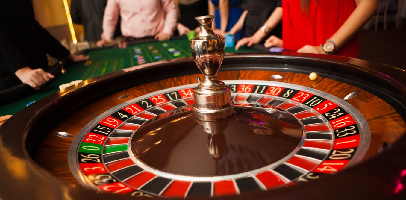 A standard European roulette wheel.